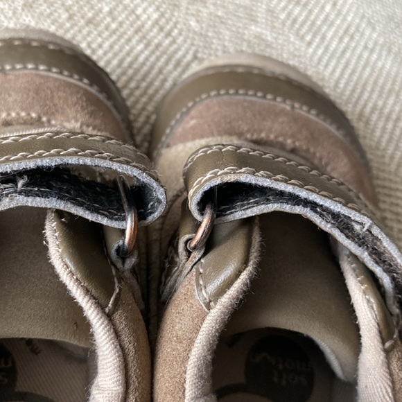 Stride Rite Boys Kylin Soft Sole Sneaker W/Memory Foam Insoles. Brown/Tan. SZ 4W - Picture 13 of 16